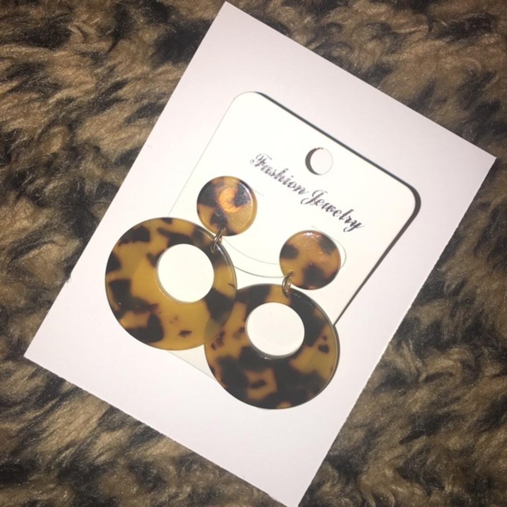 ✨HP✨”Julia” Acrylic Earrings-Tortoise Shell - Picture 6 of 7